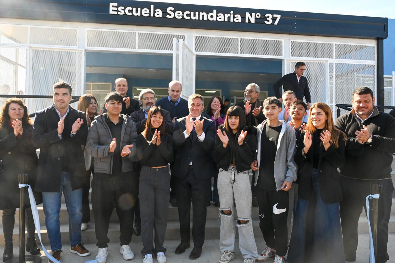 NOTICIAS PILAR:*Achával y Peralta inauguraron la Secundaria N°37 en Lagomarsino*